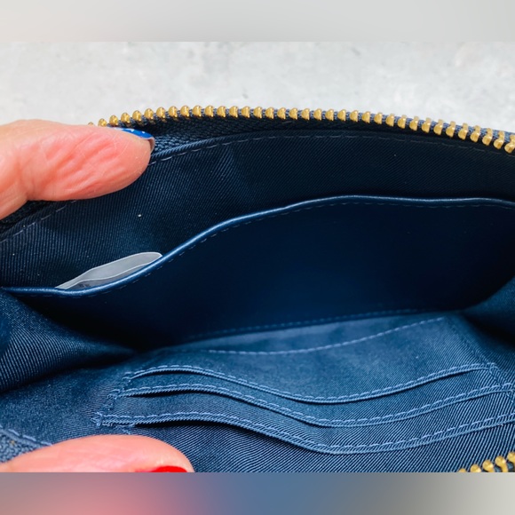 Fossil Cowhide Corner Zip Around Passport/Wallet - Picture 6 of 13